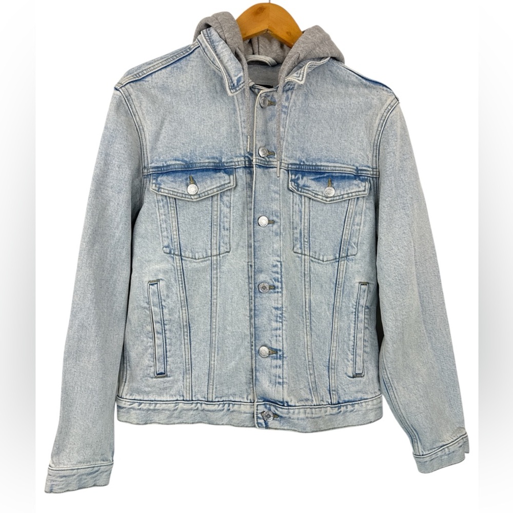 H&M Slim Fit Light Denim Blue drawstring Hooded Trucker Jacket Men’s Size M